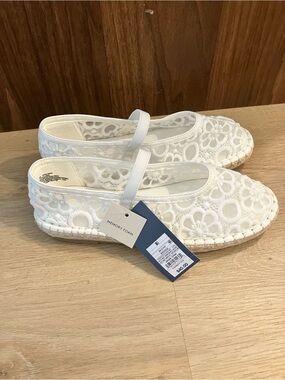 Universal Threads Celia White Lace Mary Jane Flats with Memory Foam